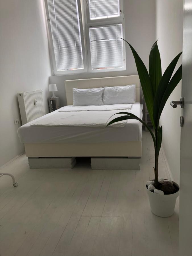 Industrial Studio 2 卢布尔雅那 外观 照片